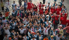 AROMA tài trợ Dự án Bàn Chân Hạnh Phúc Nâng Bước Tới Trường